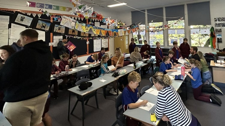 Photo of Year 4 class with male and female parents and students